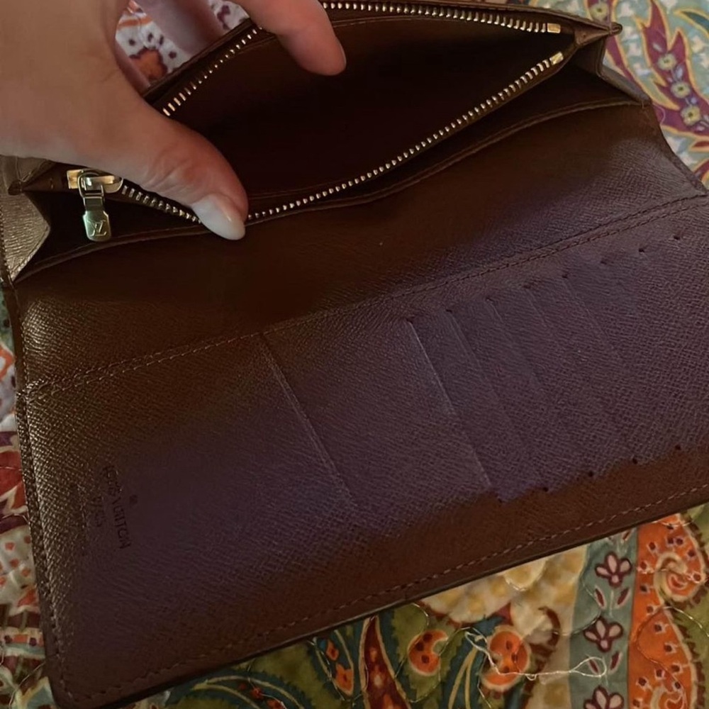 Men’s LV Wallet - Picture 4 of 5